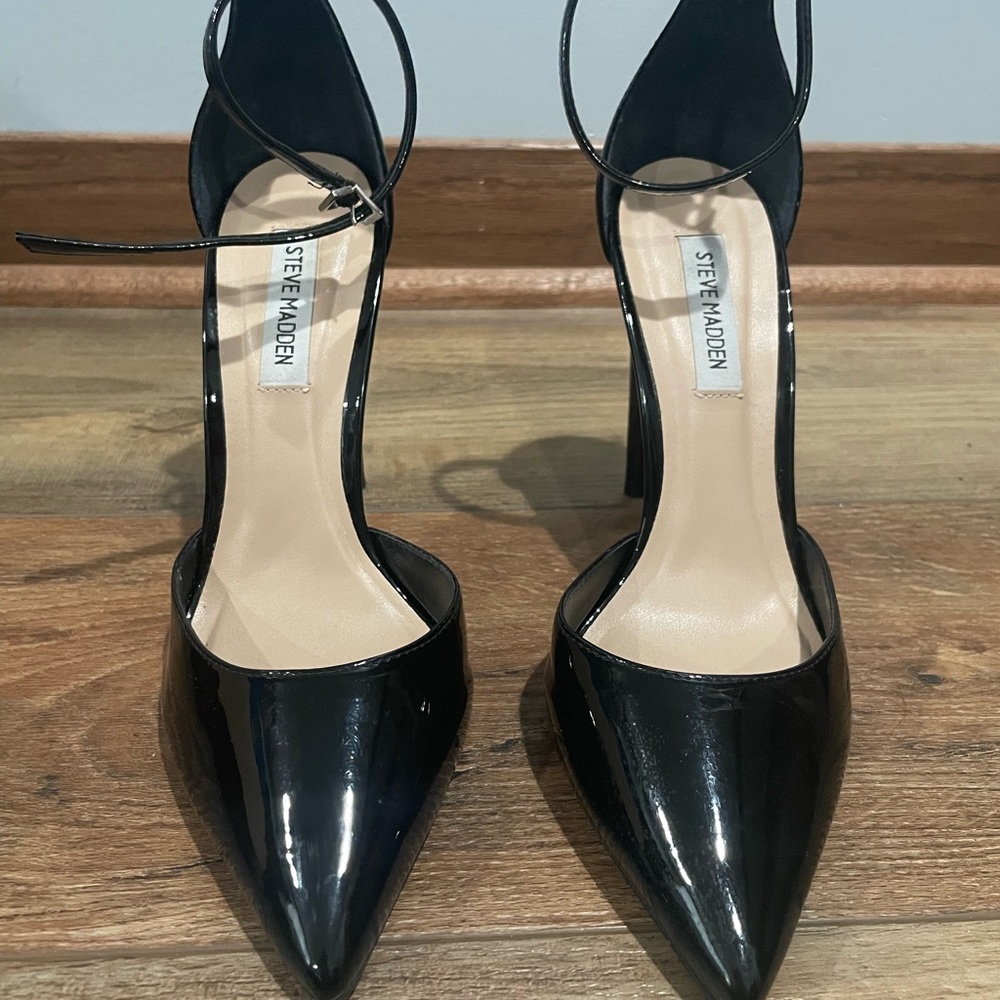 Steve Madden Alisha heeled shoe with strap